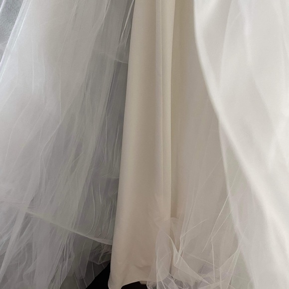 Wedding Dress - Picture 9 of 10